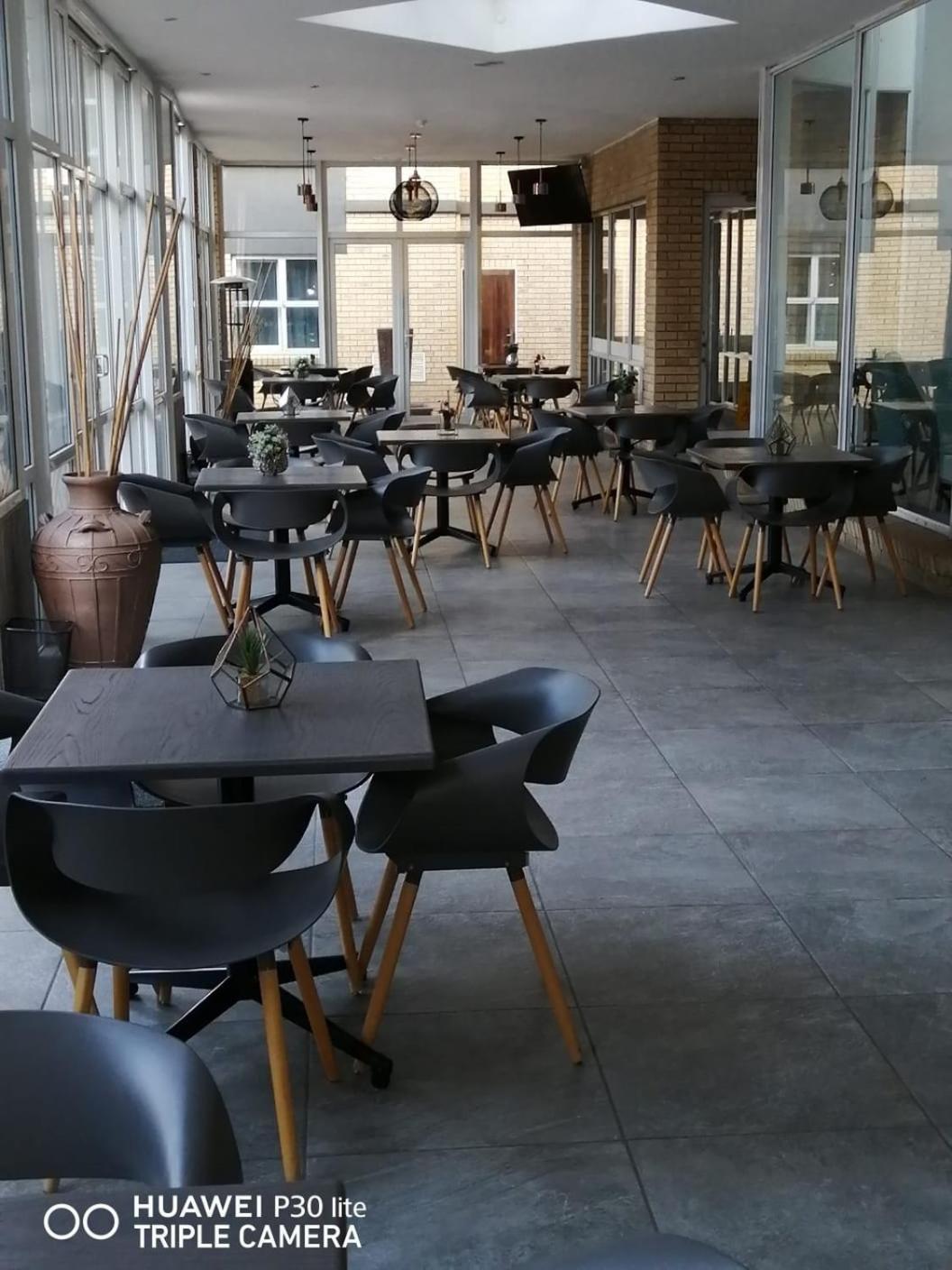 Holiday Inn Johannesburg Airport By Ihg Kempton Park Esterno foto